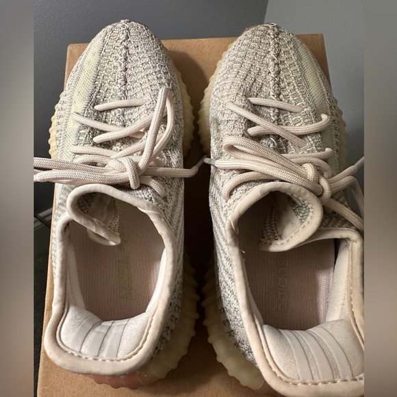 adidas Yeezy Boost 350 V2 | Citrin (Non-Reflective) - Picture 4 of 9